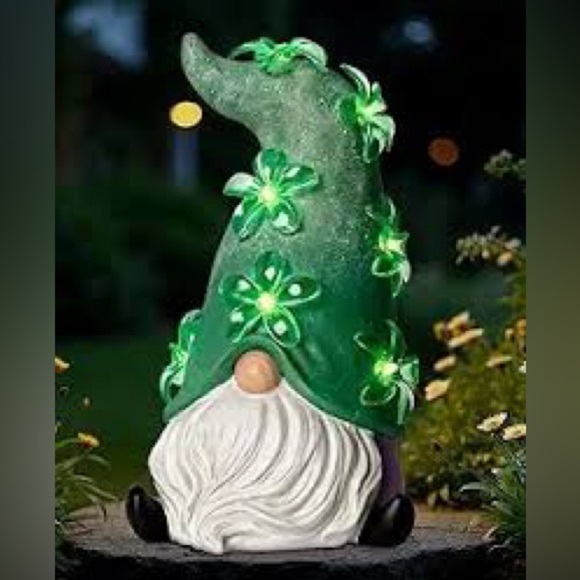 Garden Gnome with Green solar LED Hat - Picture 4 of 9